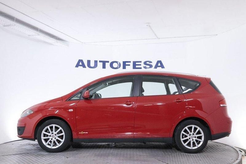 Usado Seat Altea XL Reference 105 CV (77 kW) 2013 Rojo Monovolumen