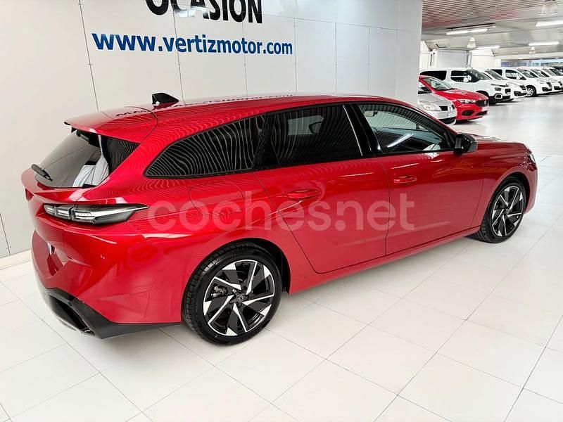 Usado Peugeot 308 SW Allure 130 CV (95 kW) 2022 Granate Familiar