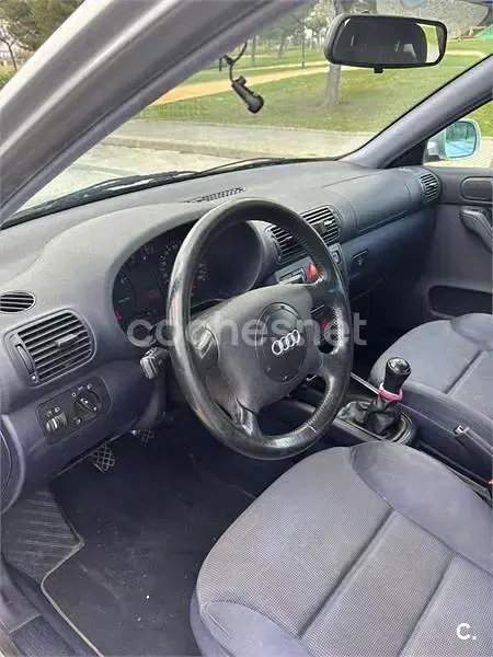 Usado Audi A3 Ambiente 125 CV (91 kW) 2000 Gris / plata Utilitario