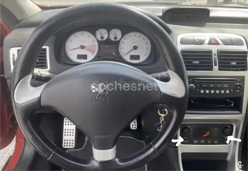 Usado Peugeot 307 CC 138 CV (101 kW) 2005 Rojo Descapotable