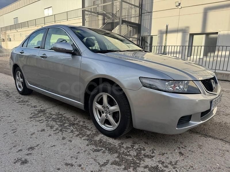 Usado Honda Accord Comfort 155 CV (114 kW) 2003 Gris / plata Berlina