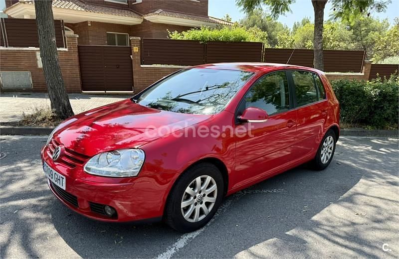 Rojo Usado 2008 VW Golf VI Highline Berlina | 9900 € (Un poco caro) - Imagen 1/4