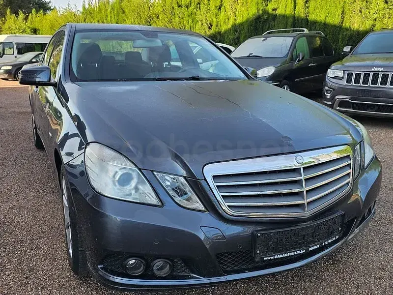 Usado Mercedes E200 Elegance 136 CV (100 kW) 2010 Gris / plata Berlina
