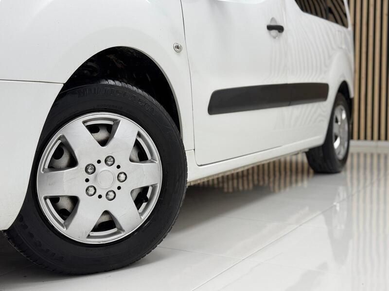 Usado Citroën Berlingo Live 100 CV (73 kW) 2018 Blanco Monovolumen