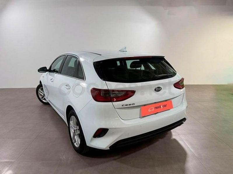 Usado Kia Ceed 100 CV (73 kW) 2021 Blanco Utilitario