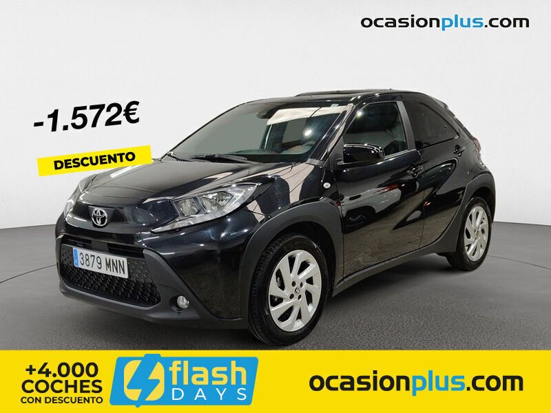 Negro Usado 2024 Toyota Aygo Play Utilitario | 16.350 € (Un poco caro) - Imagen 1/4