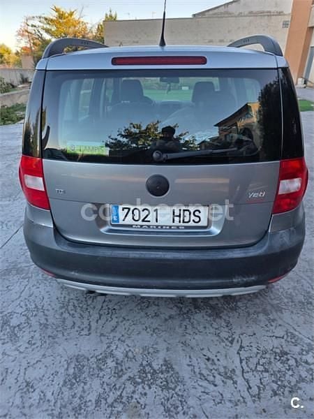 Usado Skoda Yeti Ambition 110 CV (80 kW) 2011 Gris / plata SUV