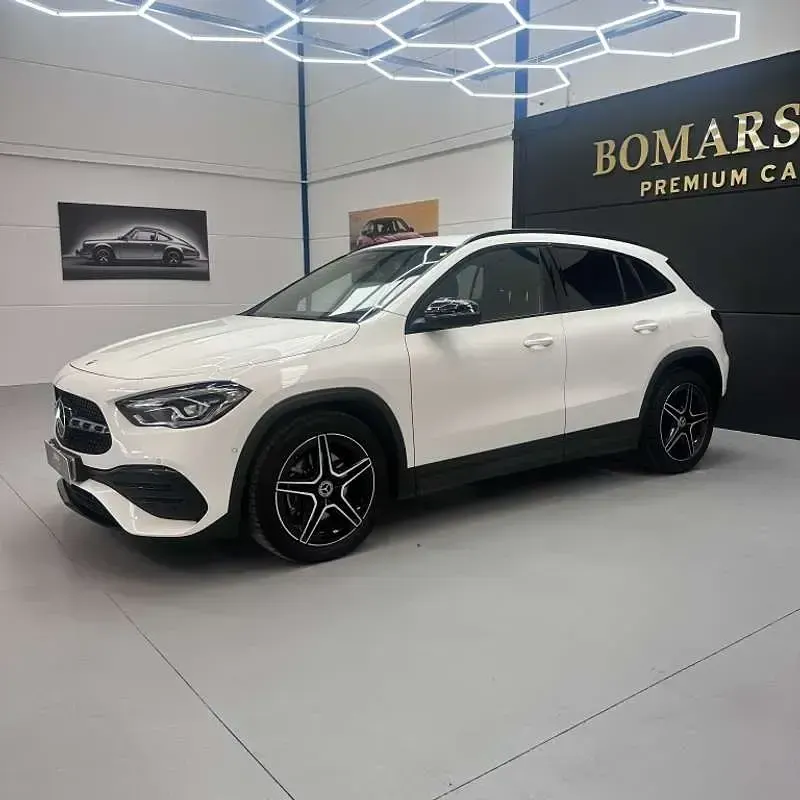 Usado Mercedes GLA200 150 CV (110 kW) 2021 Blanco SUV