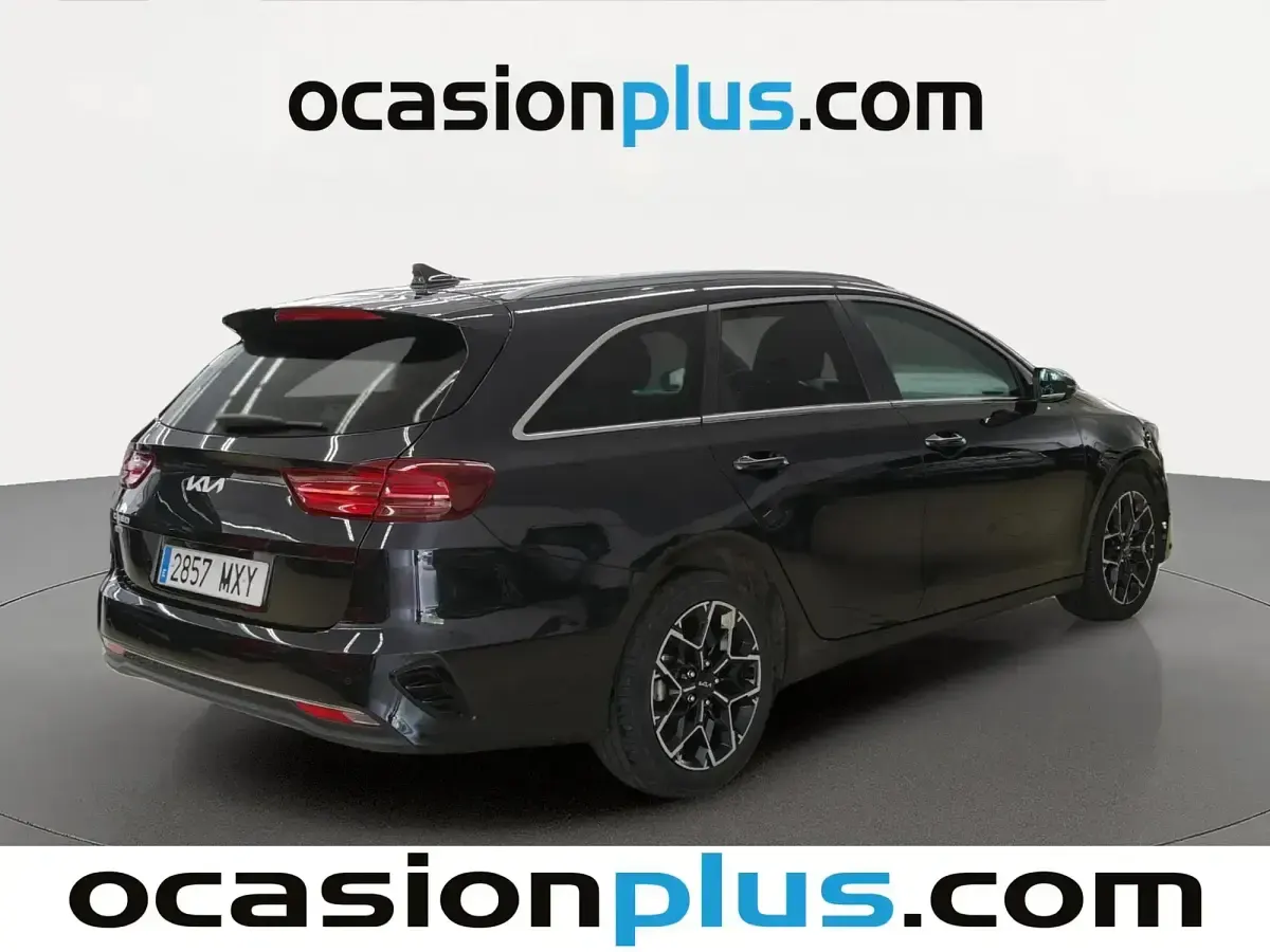 Usado Kia Ceed Style 100 CV (73 kW) 2025 Negro Utilitario