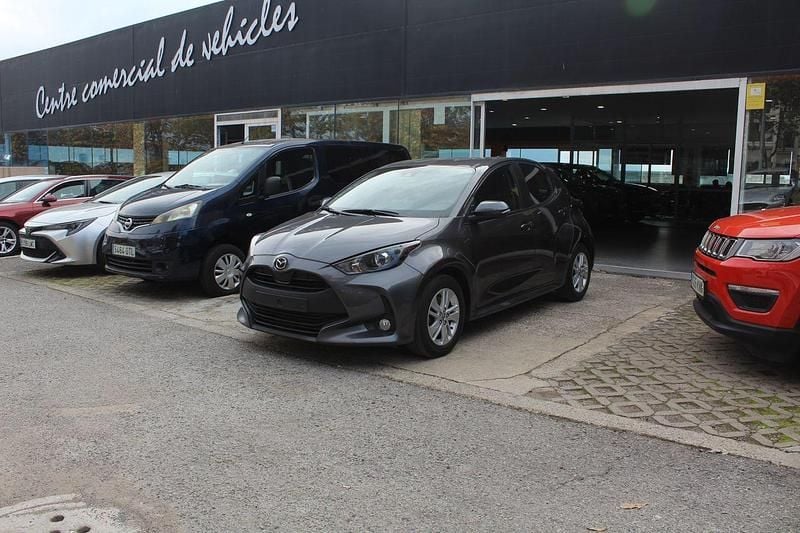 Gris Usado 2023 Mazda 2 Center-Line Berlina | 16.250 € (Precio justo) - Imagen 1/4