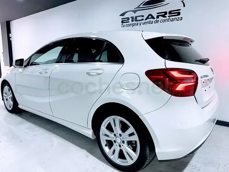 Käytetty Mercedes A200 Urban 136 HP (100 kW) 2016 Valkoinen Sedan
