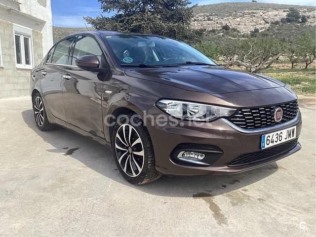 Usado Fiat Tipo Lounge 95 CV (69 kW) 2016 Marrón Berlina