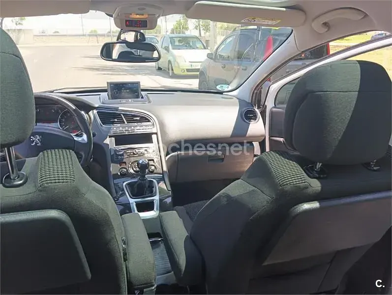 Usado Peugeot 5008 Style 130 CV (95 kW) 2016 Blanco Monovolumen