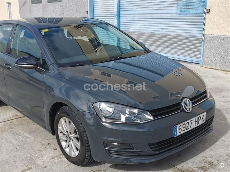 Usado VW Golf VII Advance 105 HP (77 kW) 2013 Cinzento Sedan
