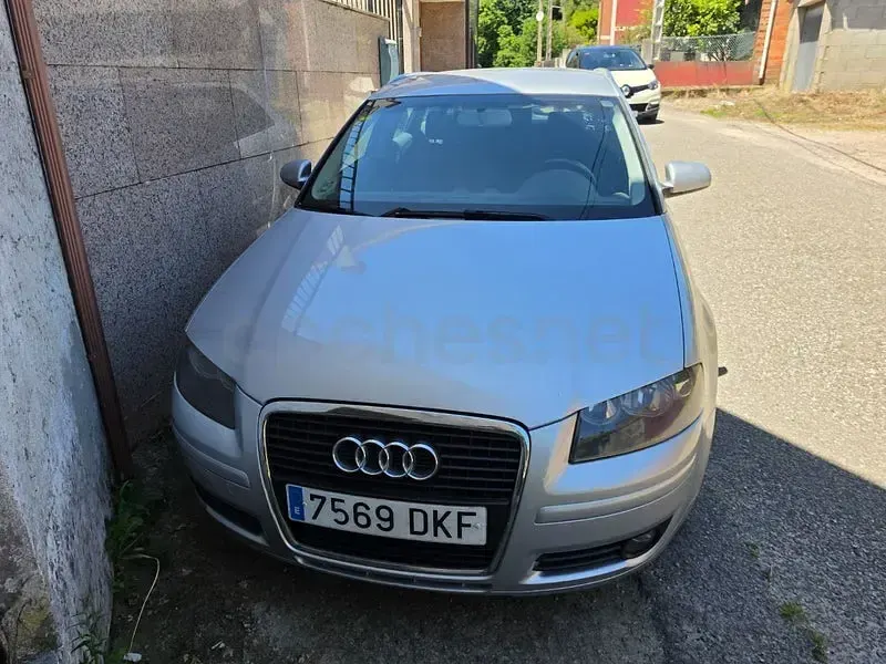 Usado Audi A3 Sportback Attraction 105 CV (77 kW) 2005 Blanco Utilitario