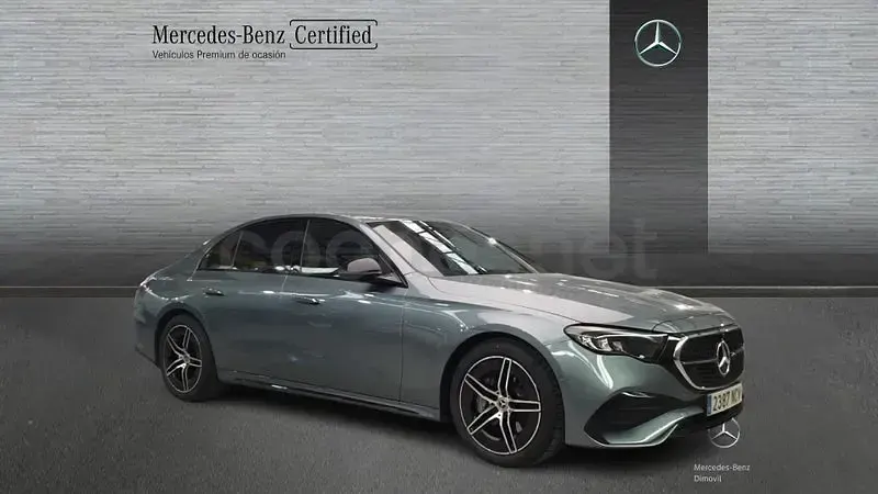 Usado Mercedes E220 197 CV (144 kW) 2025 Gris / plata Berlina