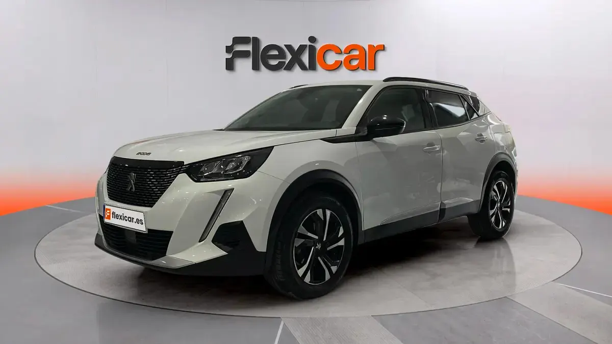 Usado Peugeot 2008 Allure 110 CV (80 kW) 2022 Blanco SUV