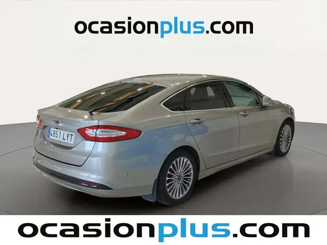 Usado Ford Mondeo Titanium 160 CV (117 kW) 2018 Plateado Berlina