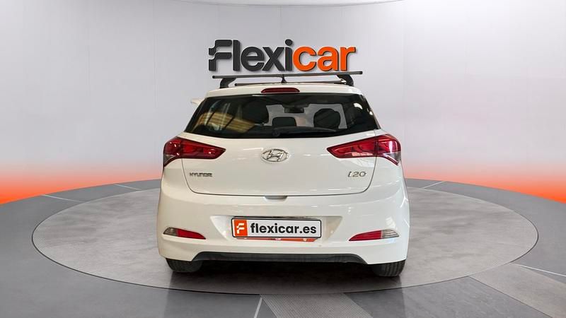 Usado Hyundai i20 84 CV (61 kW) 2017 Gris Berlina