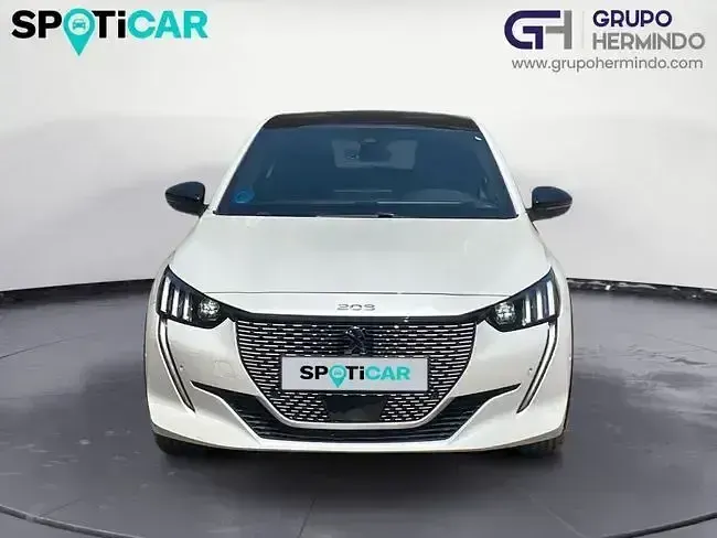 Usado Peugeot e-208 GT 100 kW (136 CV) 2021 Blanco Utilitario