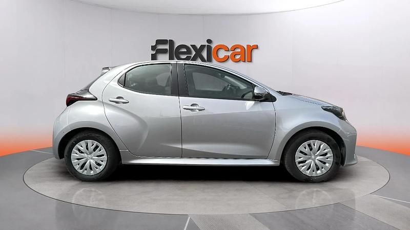 Usado Toyota Yaris Hybrid Business Edition 116 CV (85 kW) 2025 Gris Berlina
