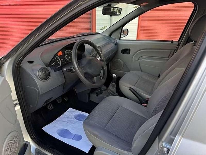 Usado Dacia Logan Ambiance 75 CV (55 kW) 2008 Gris Utilitario