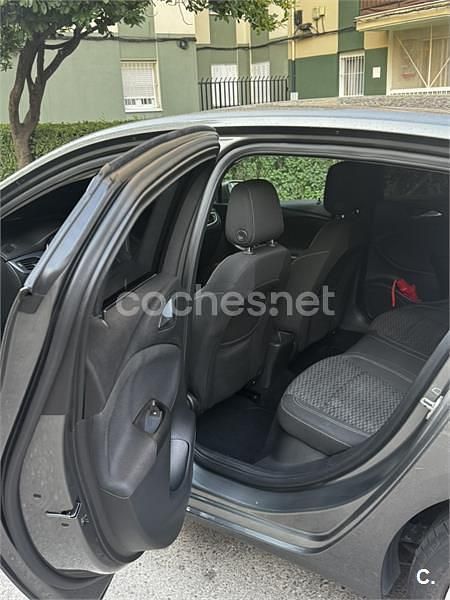 Usado Opel Astra Selective 105 CV (77 kW) 2018 Gris / plata Berlina