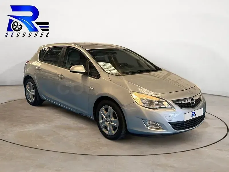 Usado Opel Astra Selective 110 CV (80 kW) 2012 Gris / plata Berlina