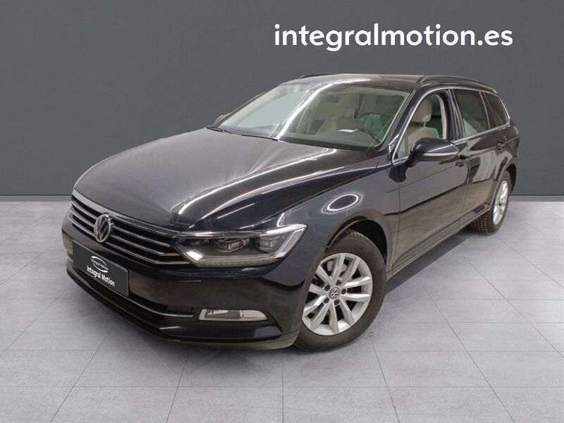 Negro Usado 2019 VW Passat Advance Familiar | 16.900 € (Precio justo) - Imagen 1/4