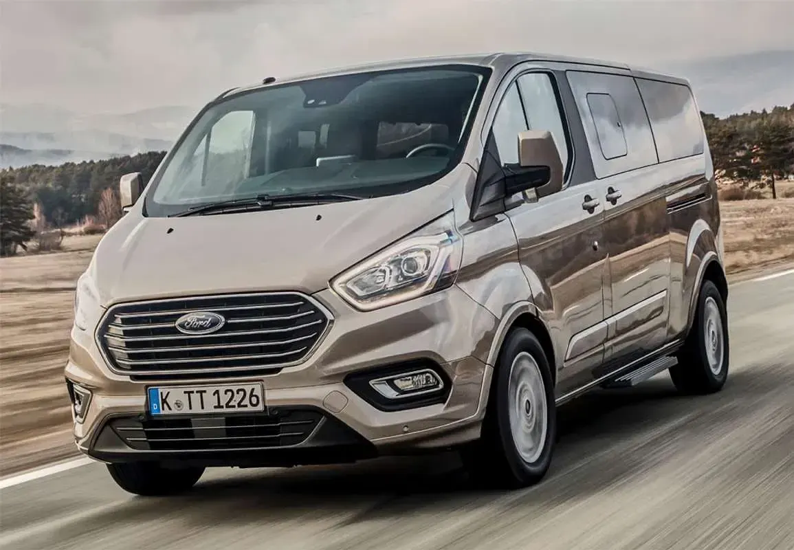 Nuevo Ford Tourneo Custom Titanium X 170 CV (125 kW) 2026 Negro Van