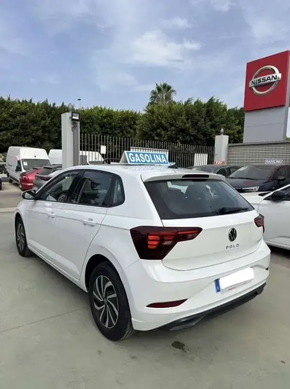 Usado VW Polo Life 95 CV (69 kW) 2022 Blanco Utilitario