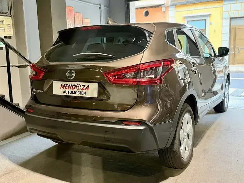 Usado Nissan Qashqai Acenta 140 CV (102 kW) 2020 Marrón SUV