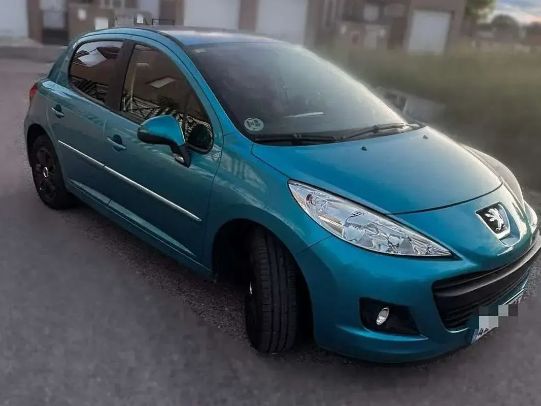 Usado Peugeot 207 68 CV (50 kW) 2014 Azul Descapotable