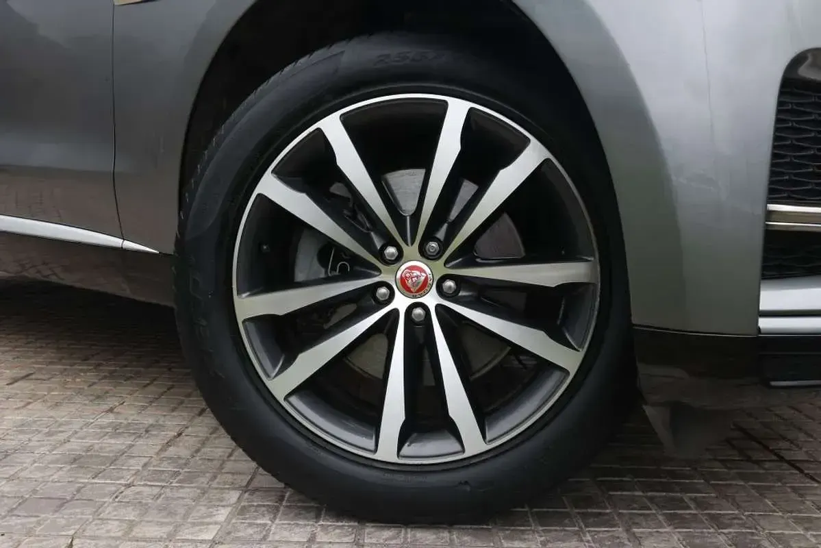 Usado Jaguar F-Pace S 204 CV (150 kW) 2023 Gris SUV