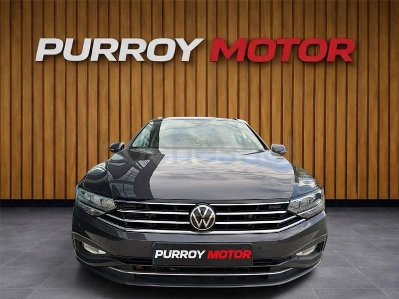 Usado VW Passat Executive 150 CV (110 kW) 2022 Gris / plata Familiar