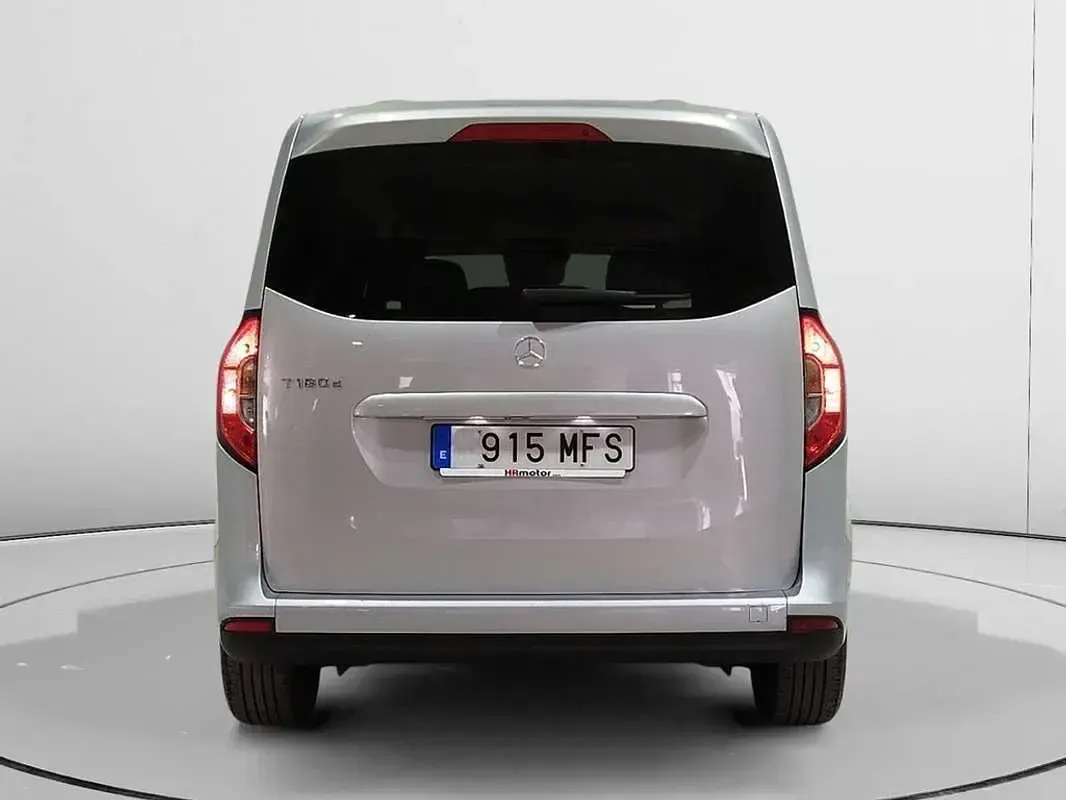 Usado Mercedes 180 116 CV (85 kW) 2023 Gris Berlina