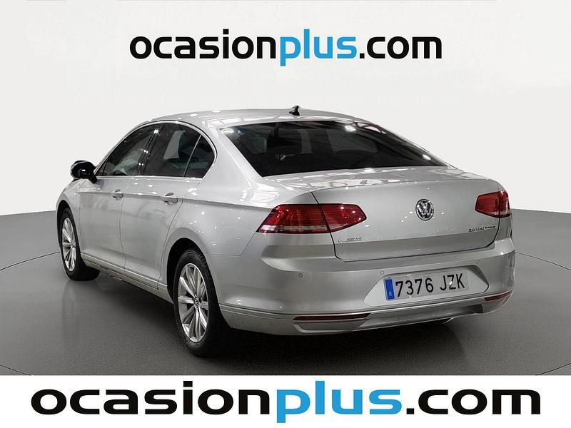 Usado VW Passat Advance 150 CV (110 kW) 2017 Gris Berlina