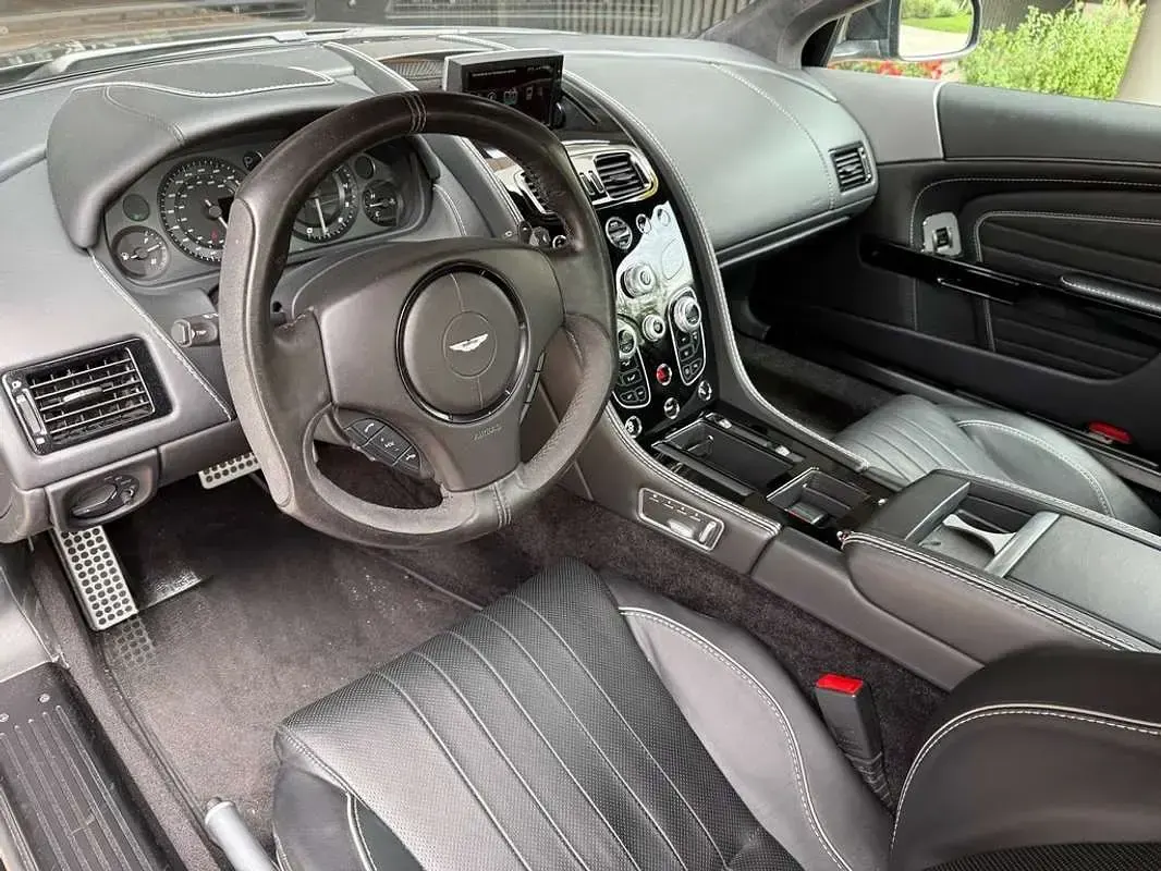 Usado Aston Martin DB9 517 CV (380 kW) 2013 Negro Coupe