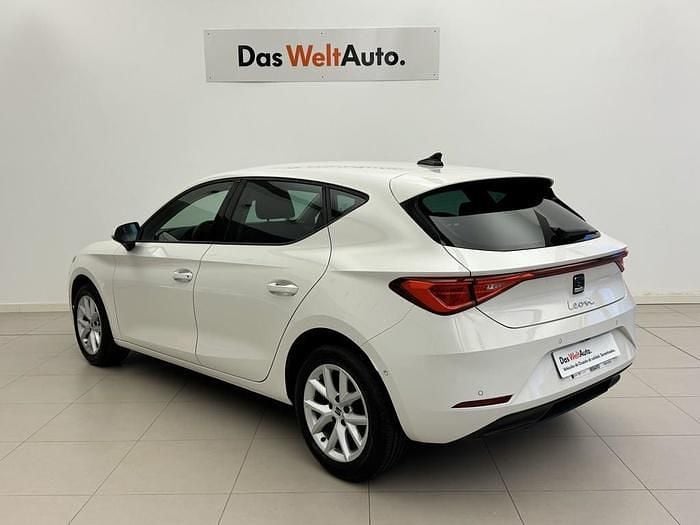 Usado Seat Leon Style 110 CV (80 kW) 2024 Blanco Berlina