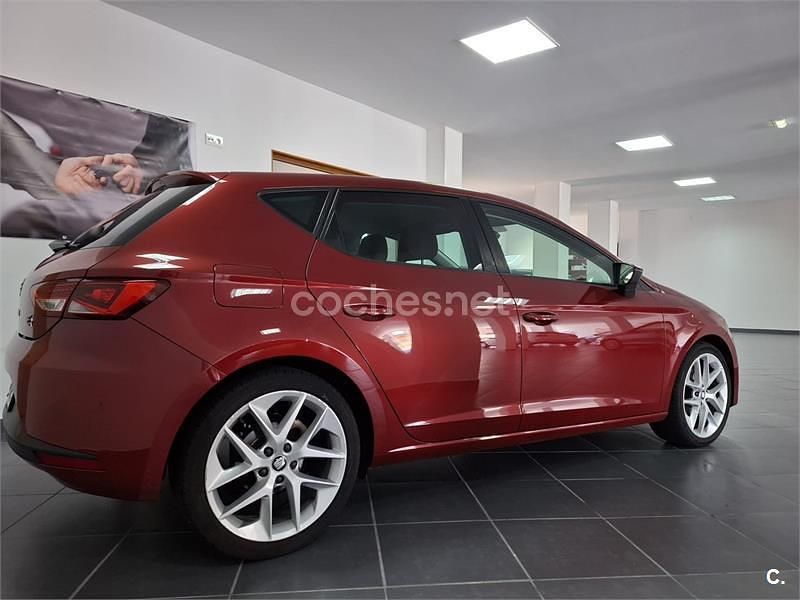 Käytetty Seat Leon FR 150 HP (110 kW) 2015 Punainen Sedan