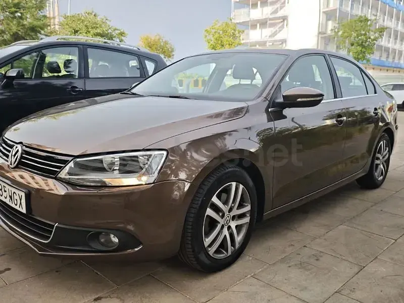 Usado VW Jetta Sport 140 CV (102 kW) 2012 Marrón Berlina