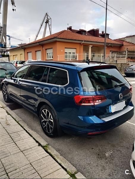 Usado VW Passat Executive 150 CV (110 kW) 2021 Azul Familiar