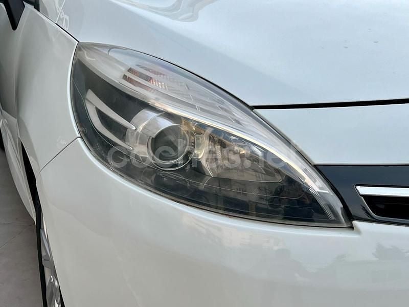 Usado Renault Grand Scénic III Expression 116 CV (85 kW) 2015 Blanco Monovolumen