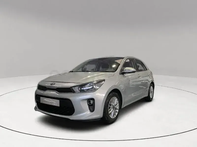 Usado Kia Rio 84 CV (61 kW) 2018 Gris / plata Berlina