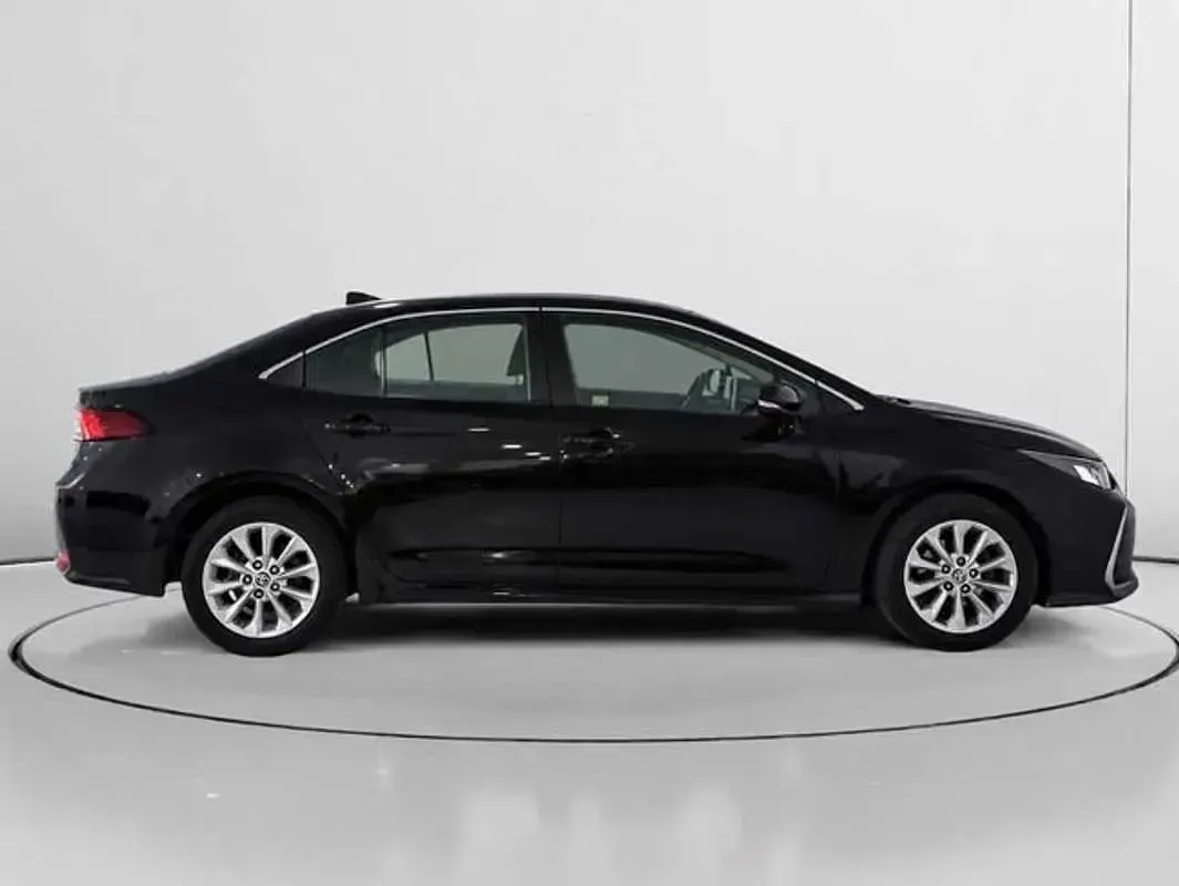 Usado Toyota Corolla 125 CV (91 kW) 2023 Negro Berlina