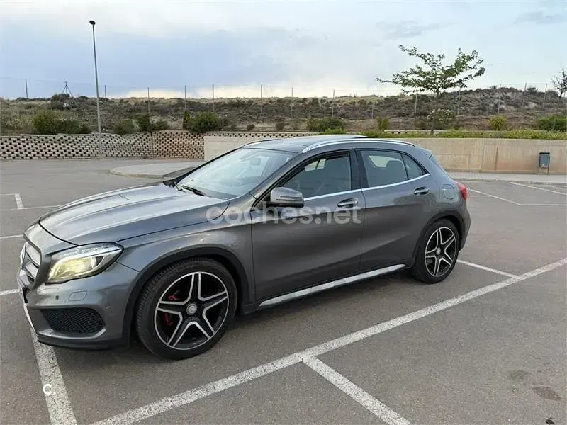 Usado Mercedes GLA200 AMG line 136 CV (100 kW) 2016 Gris / plata SUV