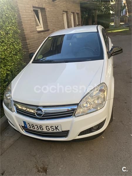 Usado Opel Astra Edition 110 CV (80 kW) 2009 Blanco Berlina