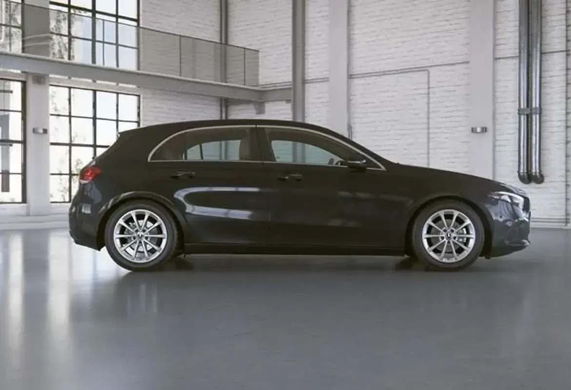 Usado Mercedes A180 136 CV (100 kW) 2020 Negro Utilitario