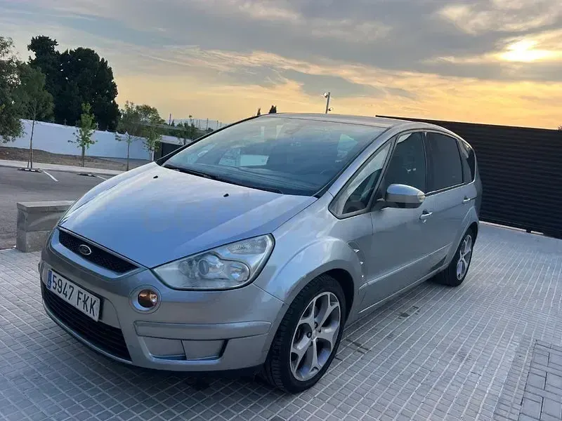 Usado Ford S-MAX Trend 140 CV (102 kW) 2007 Gris / plata Monovolumen