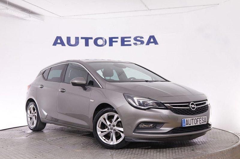 Usado Opel Astra Dynamic 150 CV (110 kW) 2016 Marron Utilitario